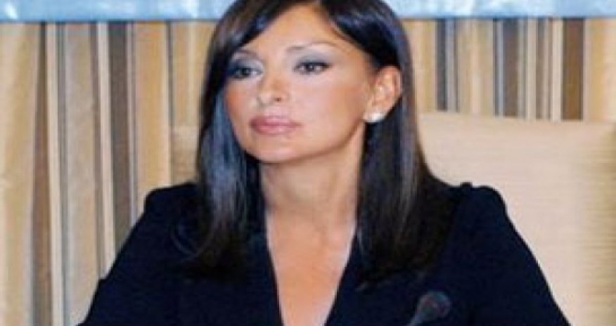Mehriban Aliyeva overreacts for cutting rare trees in capital - PHOTO