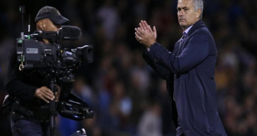 Mourinho hopes Cech stays despite losing Chelsea spot