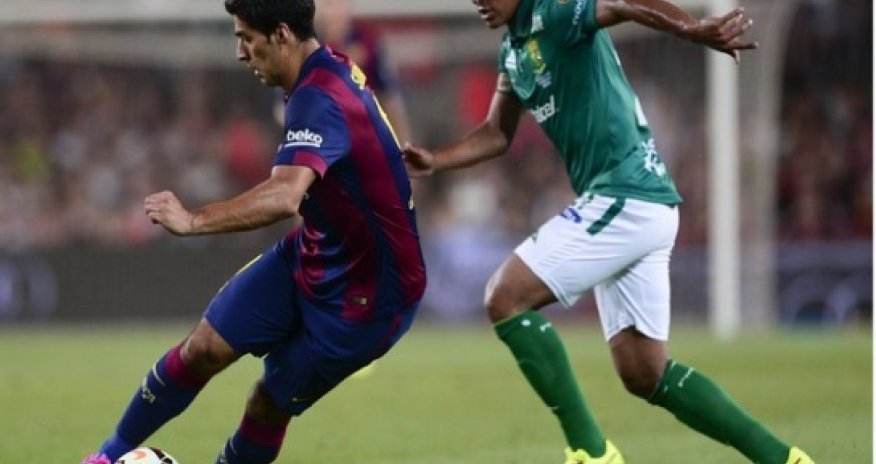 Luis Suarez makes debut in friendly at Nou Camp