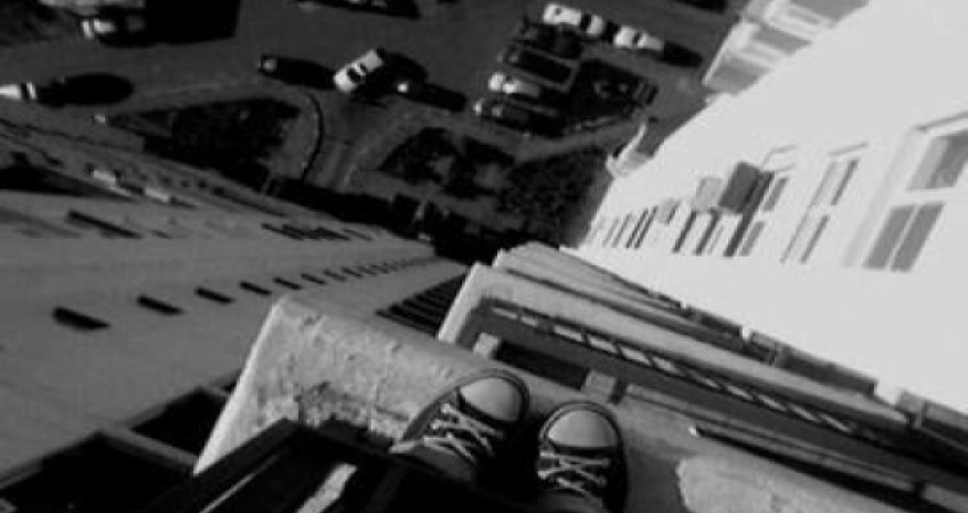 Police officer’s wife throws herself off fifth floor in Baku