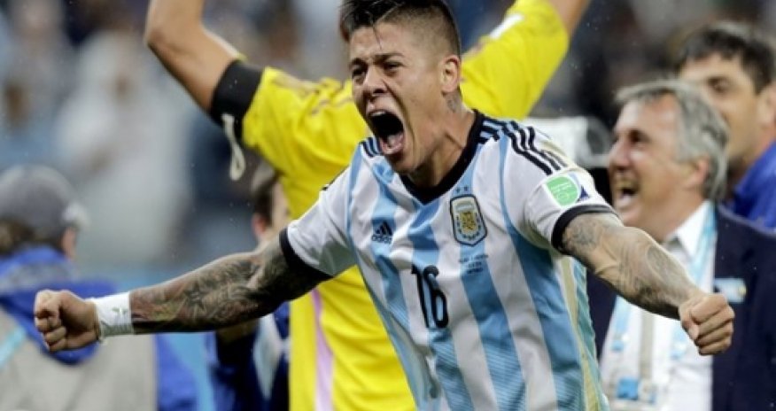 Manchester United sign Marcos Rojo for £16m on five-year deal