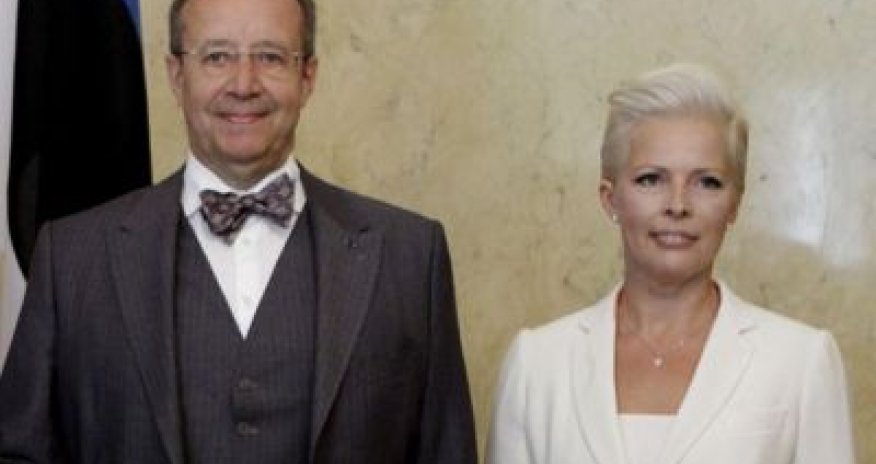 Estoniyanın 1-ci xanımı başqa kişi ilə yaxalandı - VİDEO