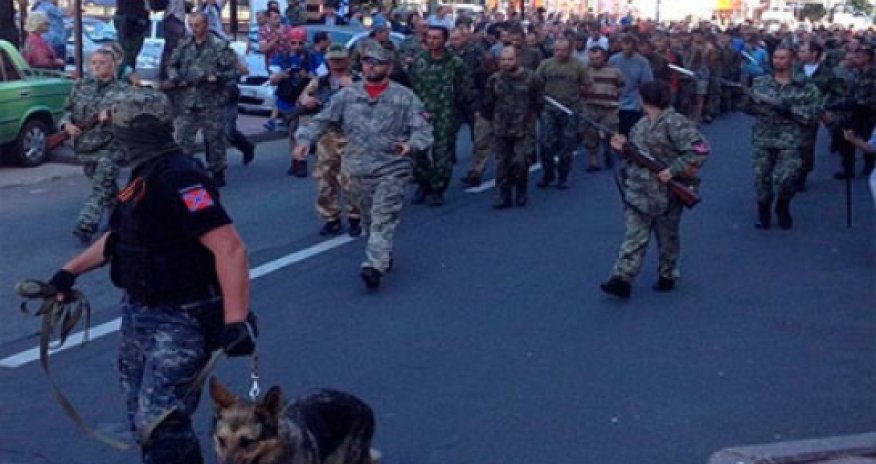 Separatçılar "əsir paradı" keçirdilər