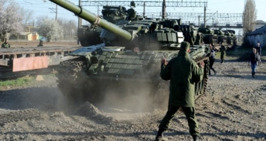Ukraine crisis: T-72 tank shoots hole in Russian denial