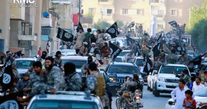 Islamic State entrenched in Syrian city as Obama weighs steps