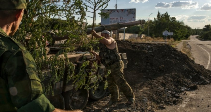 Praising rebels, Putin toughens tone on Ukraine