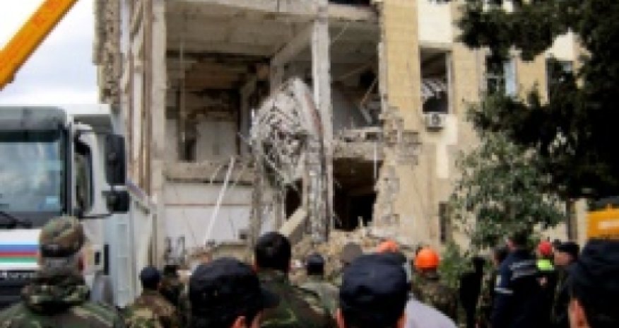 Azerbaijan blast ruins apartment block, buries people