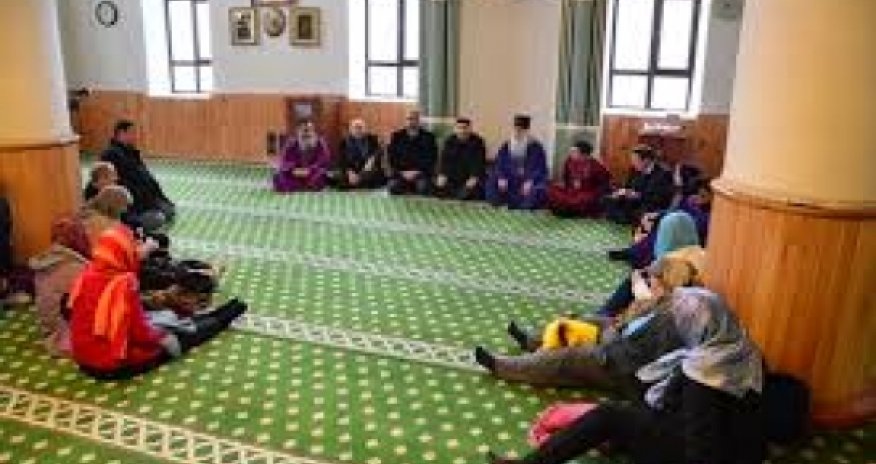 Georgian Muslims protest desecration of future madrasah