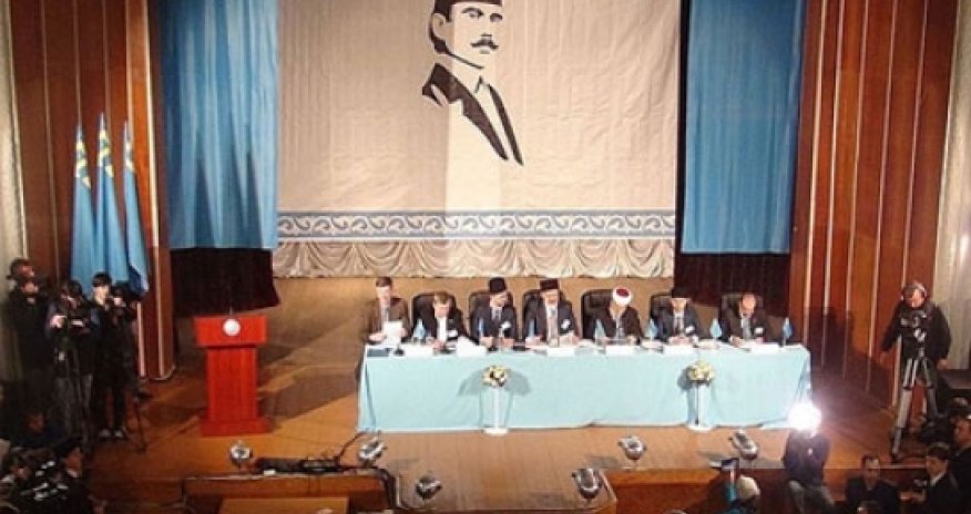 Ruslar Krım-Tatar Məclisinə silahlı basqın etdi