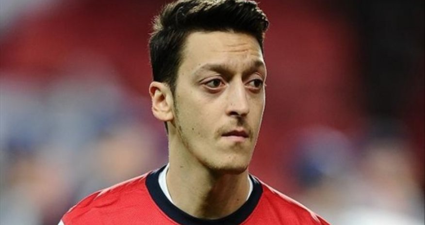 Ozil makes spectacular fail with Hollywood A-list name drop bombshell