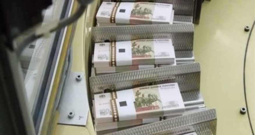 Russians urged 'don't panic' as rouble hits new low