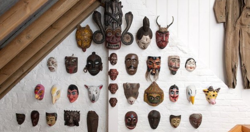 Barbican puts artists' personal collections on show - PHOTO