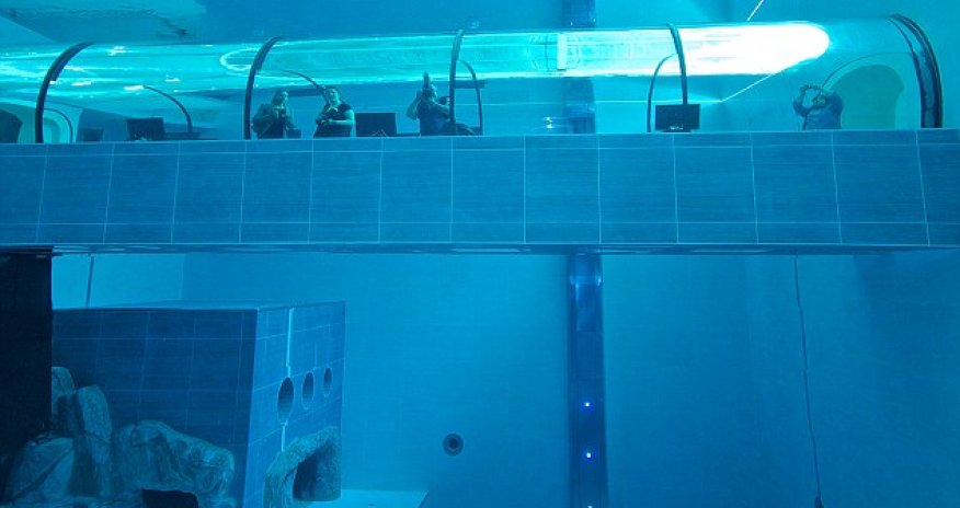 The world's deepest pool - PHOTO+VIDEO