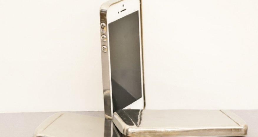 This smarthphone case is 3X HARDER than steel - VIDEO