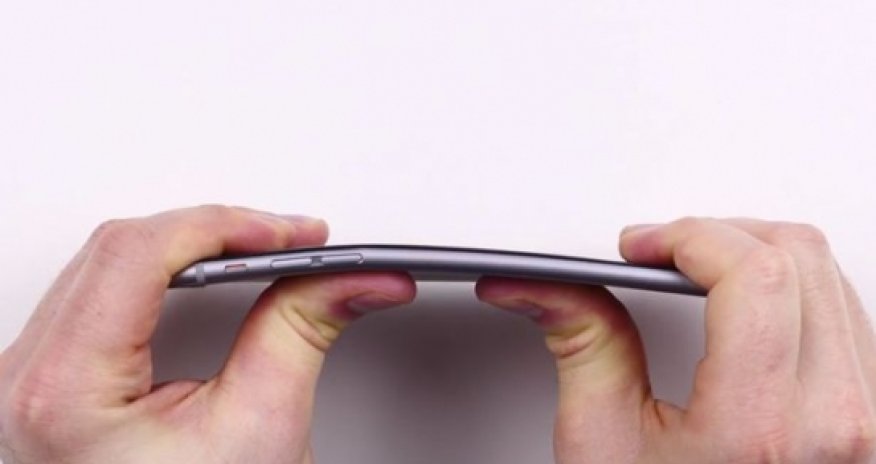 New iPhone 6 owners complain it BENDS after a few days in your pocket - VIDEO