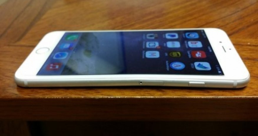Apple says bent iPhones are 'rare'