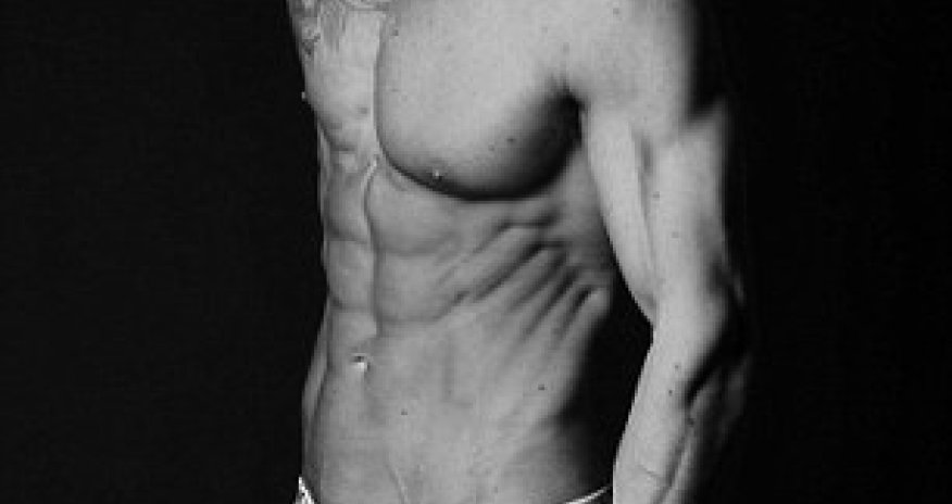 Man shows off incredible new physique in Beckham-style underwear - PHOTO