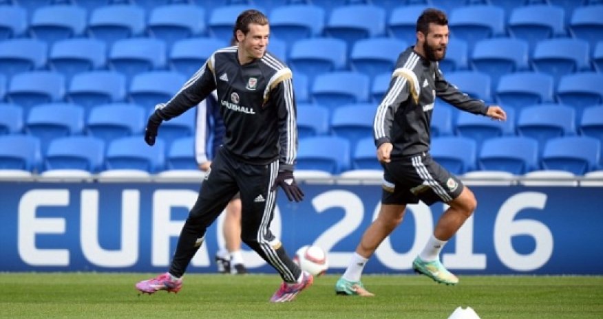 Gareth Bale set to play through the pain of back injury for Wales