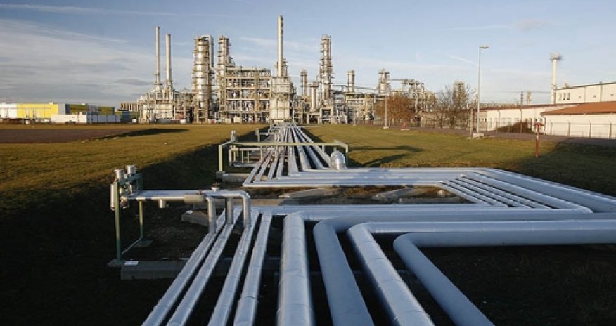Казахстан прорабатывает варианты дополнительного экспорта нефти через Азербайджан