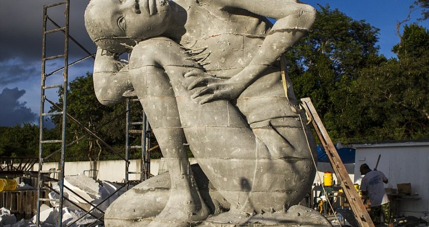 18ft Atlas sculpture dropped off coast of the Bahamas - PHOTO+VIDEO