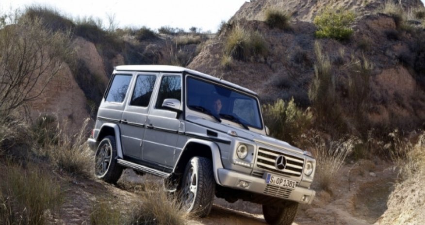 Mercedes G-Class Woos Kardashians by Staying Stuck in Mud