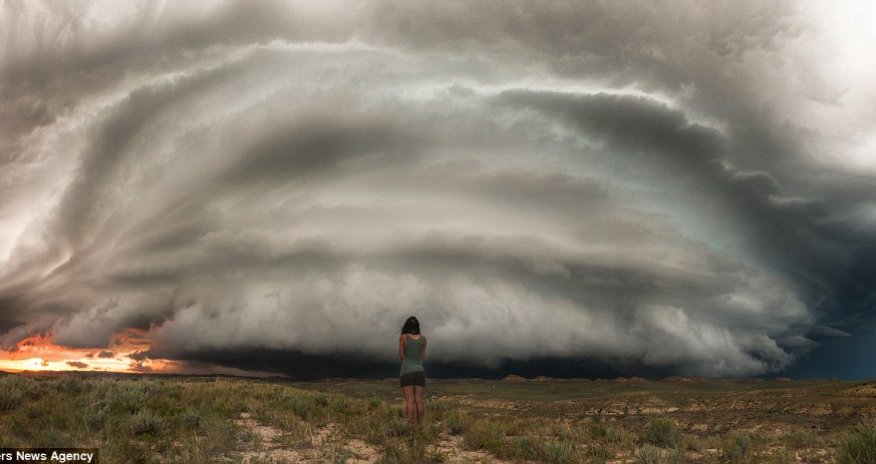 Couple chase extreme weather conditions to create perfect storm photos - PHOTO