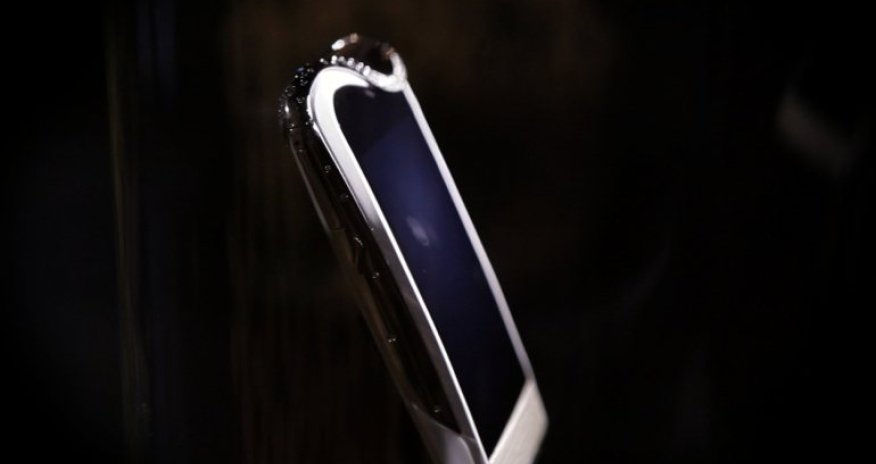 Like this phone? Are you prepared to pay $250,000 for it? - PHOTO