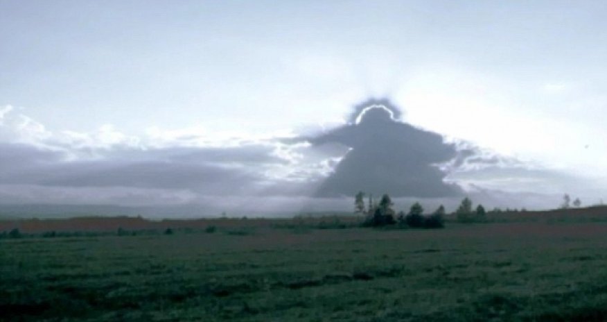Clouds take shape in front of delighted mother's eyes - PHOTO