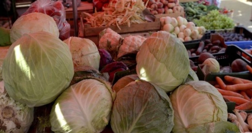 Azerbaijan reduces import of fruit and vegetables