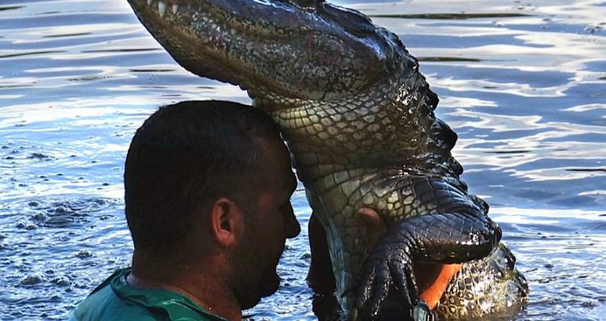 He's got hungry eyes - PHOTO