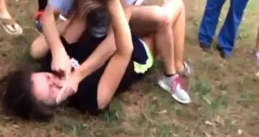 Brutal girls Cat Fight girl fight - VIDEO