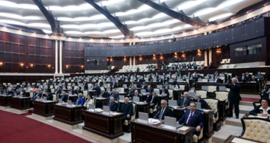 Parlament “Qrant haqqında” qanunu dəyişdirdi