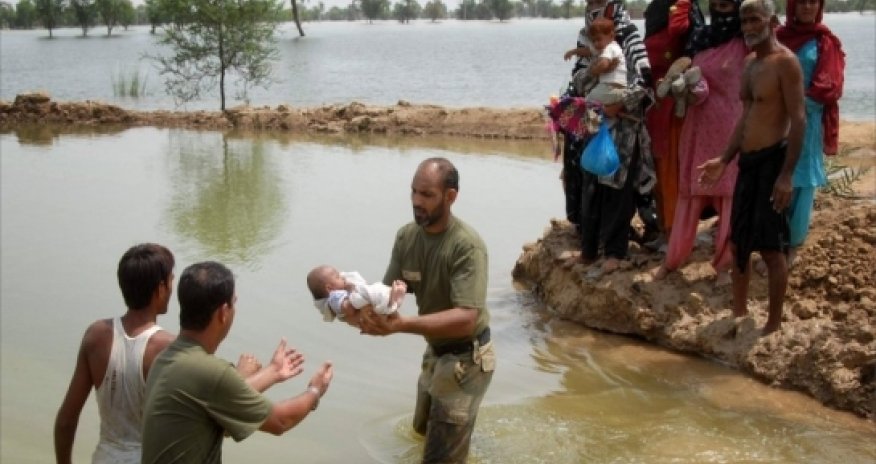 Azerbaijan provides aid to flood victims