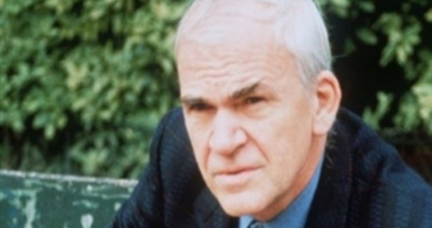 Milan Kundera romanlarını necə yazmasından danışır