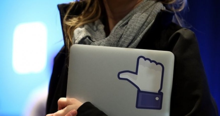 Facebook sets up 'dark web' link to access network via Tor