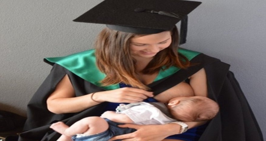 Breastfeeding graduate whose photo went viral says she wants to inspire mums to study