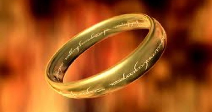 Man proposes to wife with wedding ring she lost 15 years ago