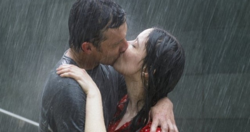 One kiss 'shares 80 million bugs'