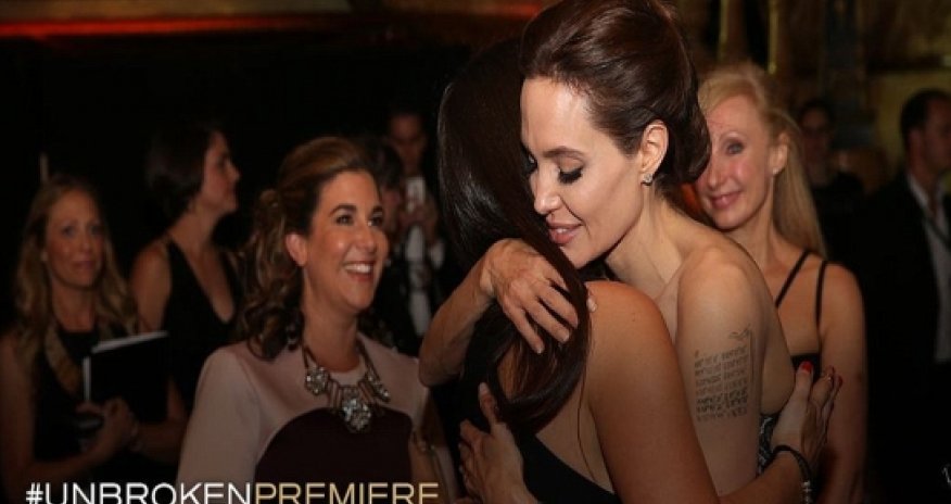 Jolie embraced woman who also had a double mastectomy - VIDEO