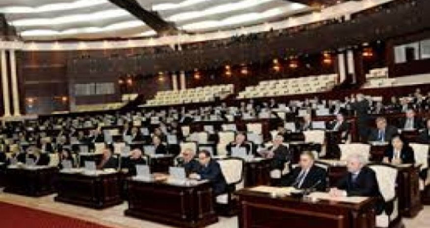 Парламент Азербайджана начал обсуждение пакета госбюджета на 2015 год