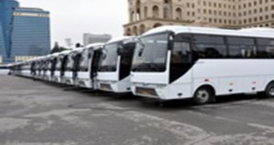 В Баку завезены новые крупногабаритные автобусы