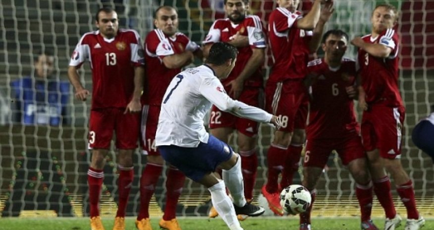 Ronaldo and Messi prepare for what should be an Old Trafford blockbuster