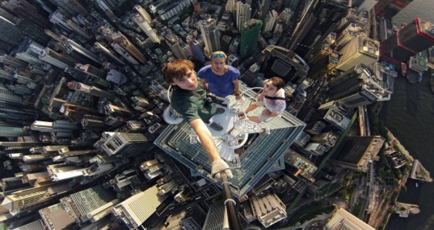 Hong Kong's skyscrapers to take vertigo-inducing selfies above the city - PHOTO