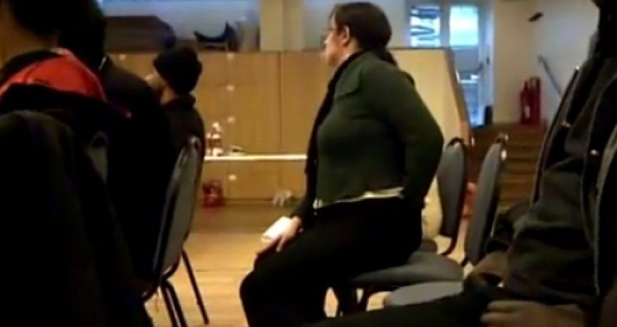 Poo muncher woman - VIDEO