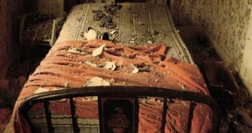 Женщина пять лет спала рядом с разлагающимся трупом матери