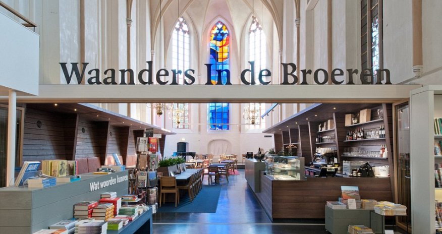 15th Century cathedral is transformed into a book shop - PHOTO