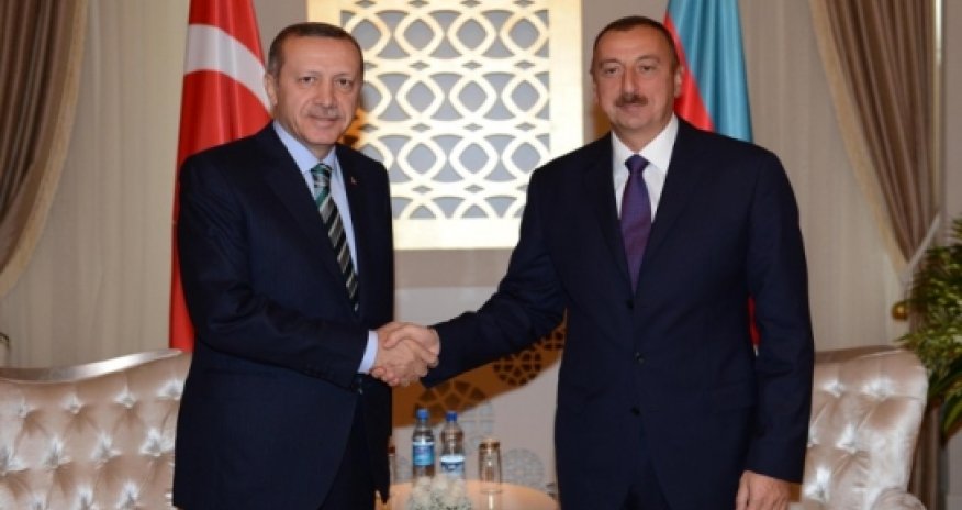 Azerbaijan reduces work permit fee for Turkish citizens