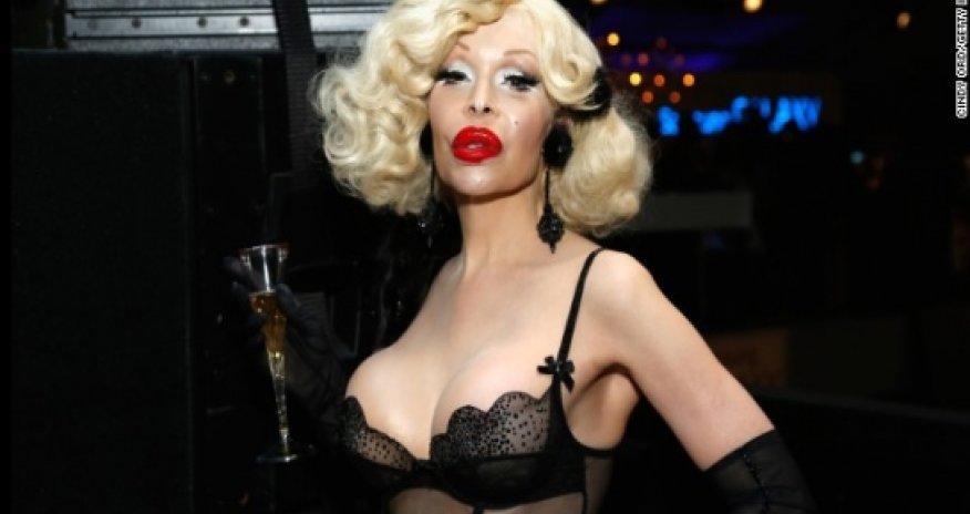 Victoria's Secret petitioned to hire first transgender model - PHOTO