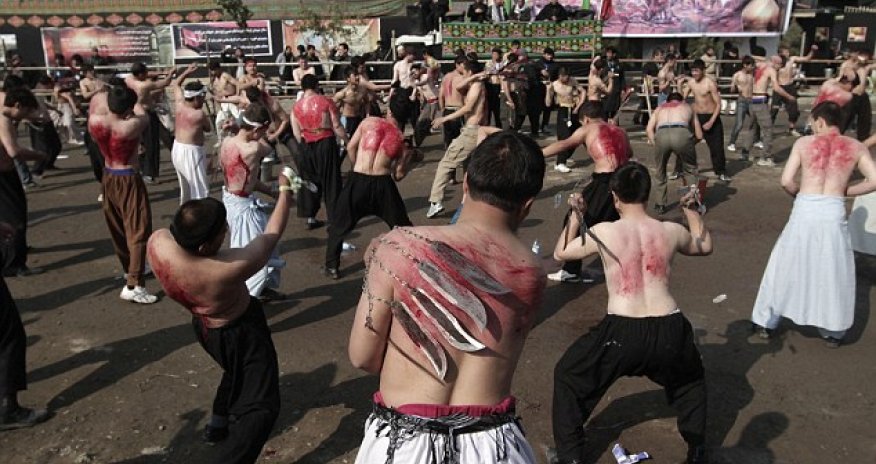 Bloodied Shi’ite Muslims slashing themselves with chained blades - PHOTO+VIDEO