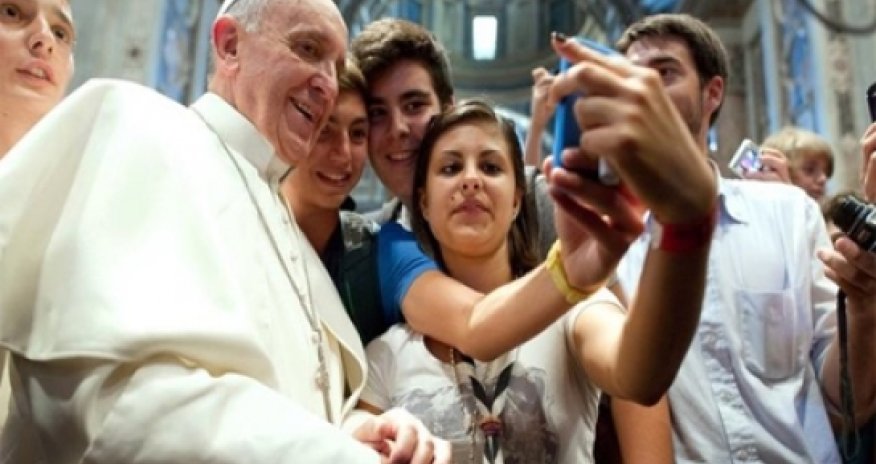 'Selfie' named by Oxford Dictionaries as word of 2013